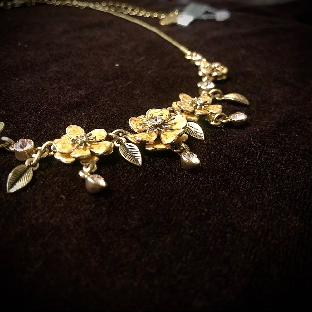 Flower & Leaf Choker - Picture 3 of 8